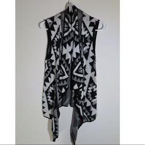 Black/White long flowy over-shirt